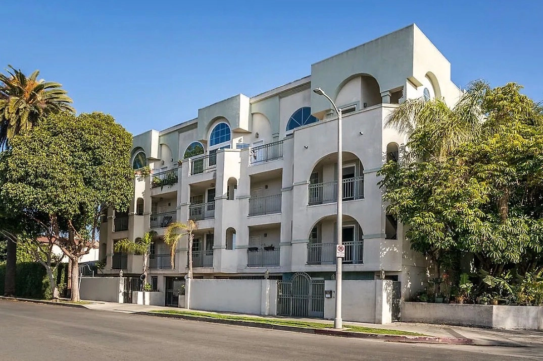 Дом в Лос-Анжелесе, где приобрёл недвижимость Александр Незлобин*. Фото ©  zillow.com