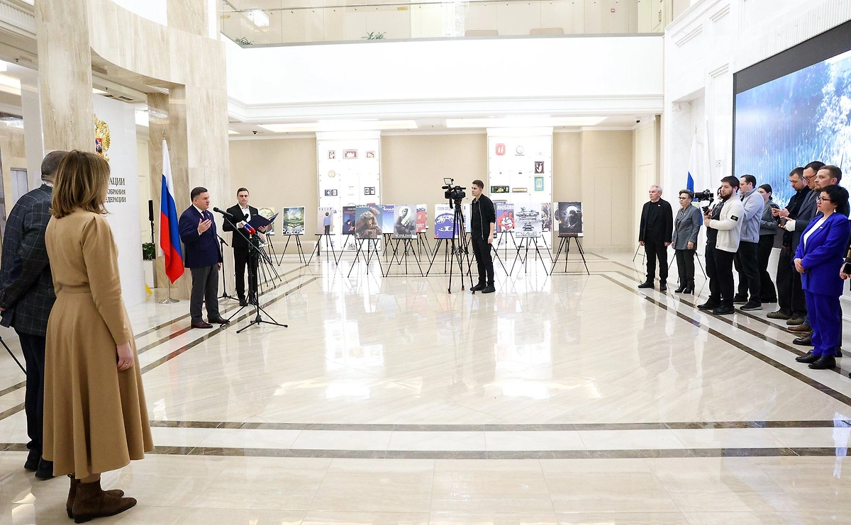 Выставка работ победителей конкурса «Время смыслов». Фото © Совет Федерации