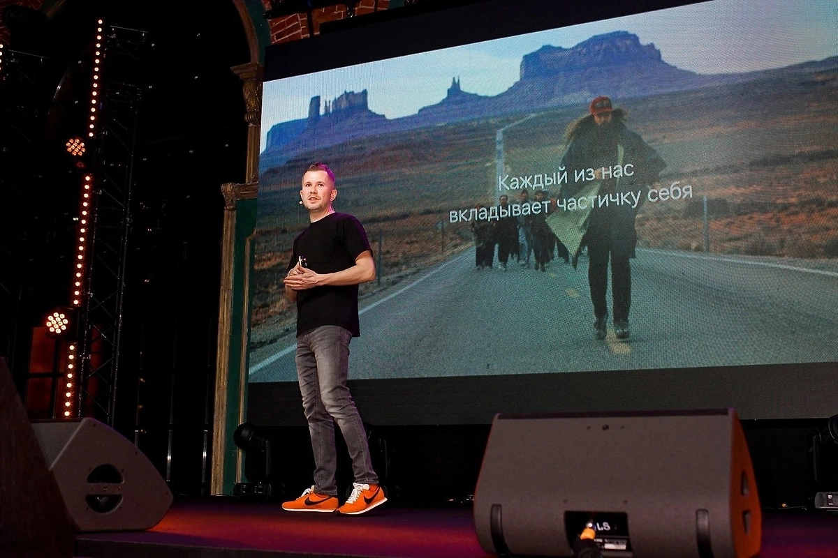 Во время одного из корпоративных мероприятий Овчинников объявил, что уходит с поста директора компании, но сохранит над ней контроль. Фото © VK / Додо Пицца Домбай, Черкесск