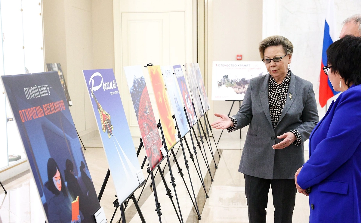 Выставка работ победителей конкурса «Время смыслов». Фото © Совет Федерации