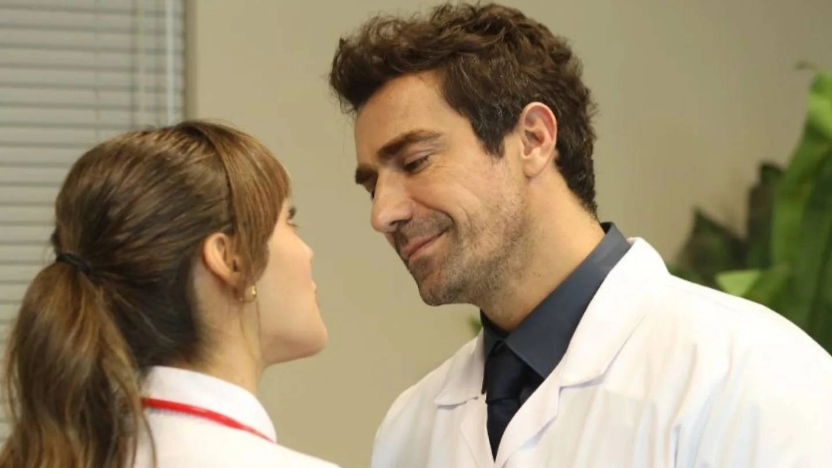 Ибрагим Челиккол в сериале «Доктор в другой жизни», 2026 год. Фото © Кадр из фильма «Доктор в другой жизни», режиссёр Кетджхе / Kinopoisk