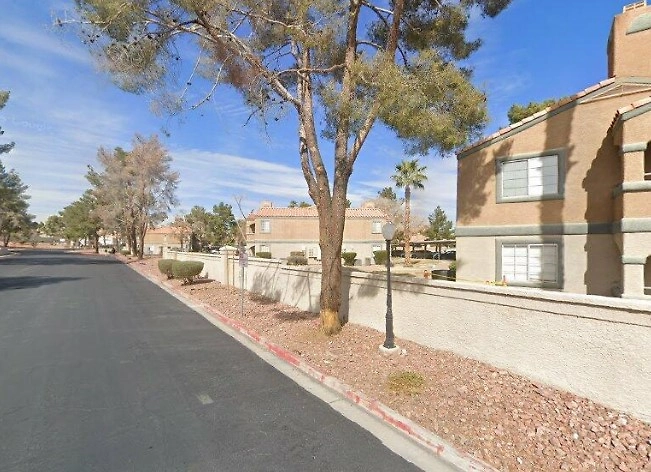 В этих домах находится одна из однушек Незлобина*.  Фото © zillow