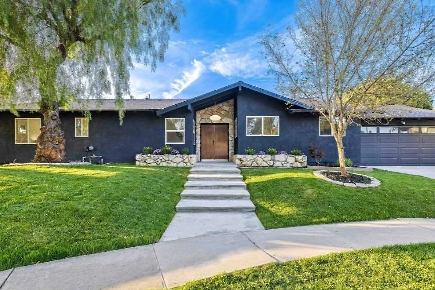 Вид с улицы. Фото © zillow