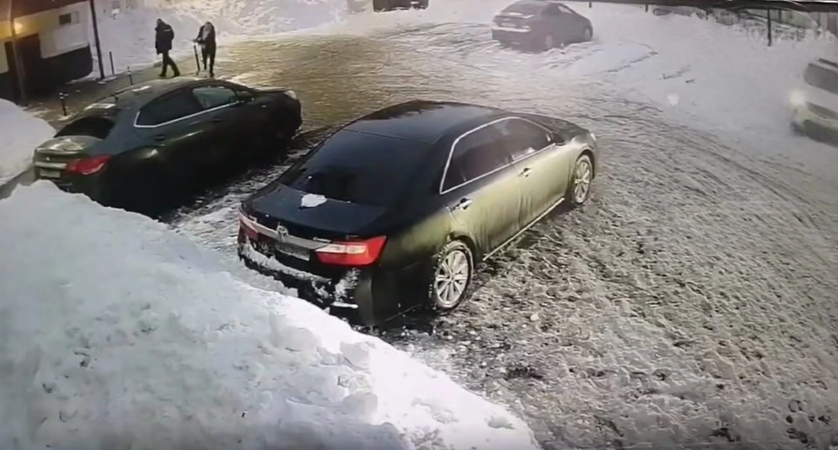 Появилось видео побега мужчины в наручниках от здания московского суда. Видео © Пресс-служба судов общей юрисдикции города Москвы