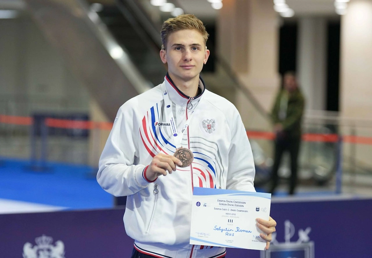 Российские фехтовальщики выиграли медальный зачёт юниорского ЧЕ. Фото © Telegram / Олимпийский комитет России