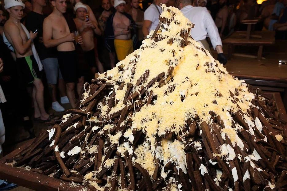 Книга рекордов России: 9 самых бессмысленных мужских достижений. Фото © knigarekordovrossii.ru