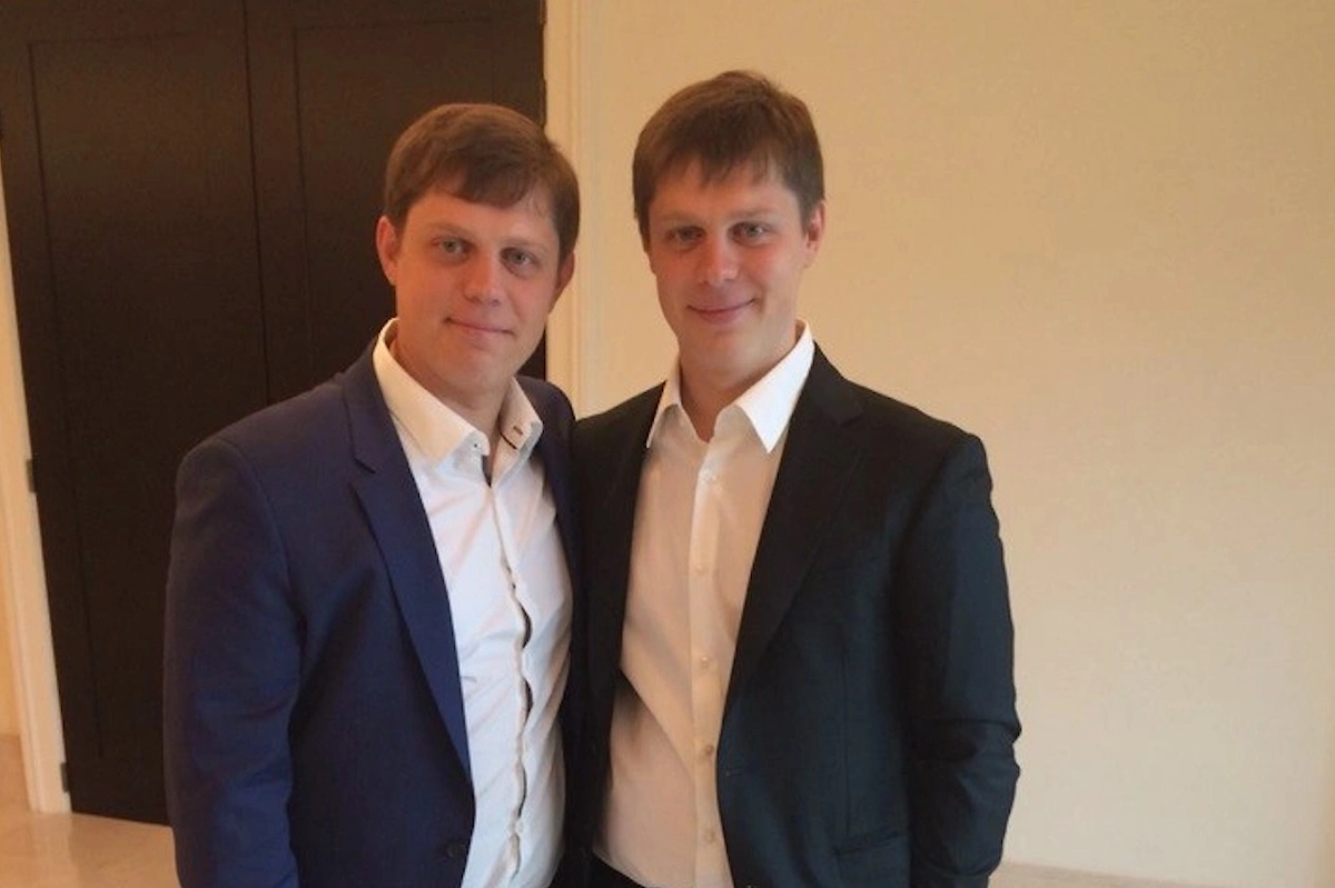 Евгений Бешенцев с братом-близнецом Юрием. Фото © 24smi