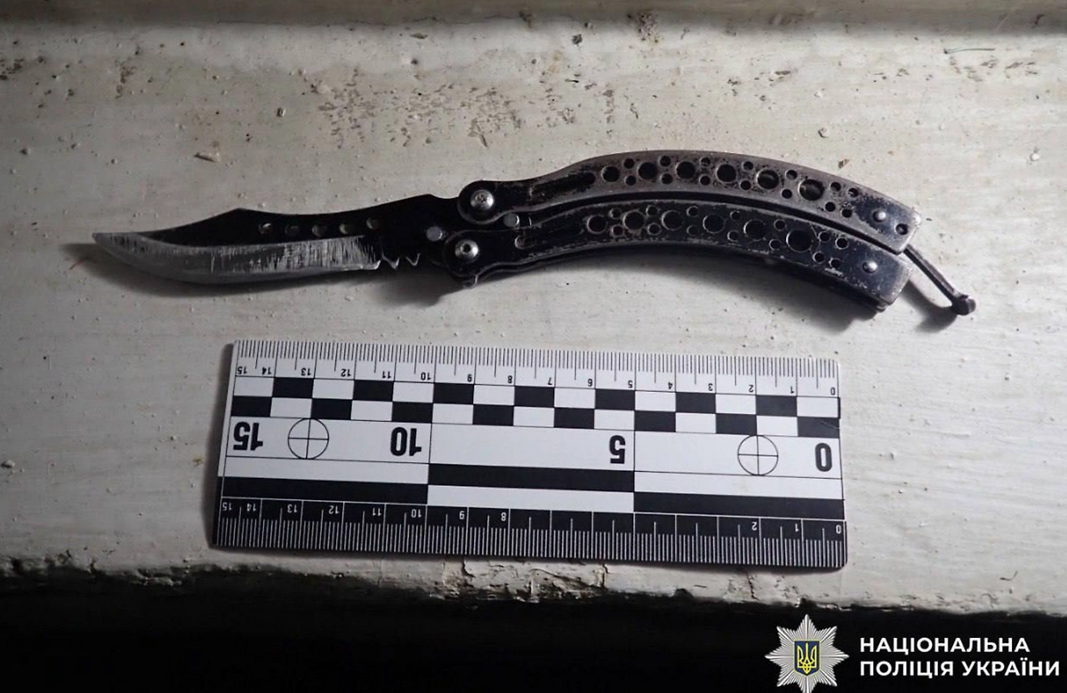 В Киеве пьяный дезертир ранил ножом двух прохожих. Обложка © Полиция Киева