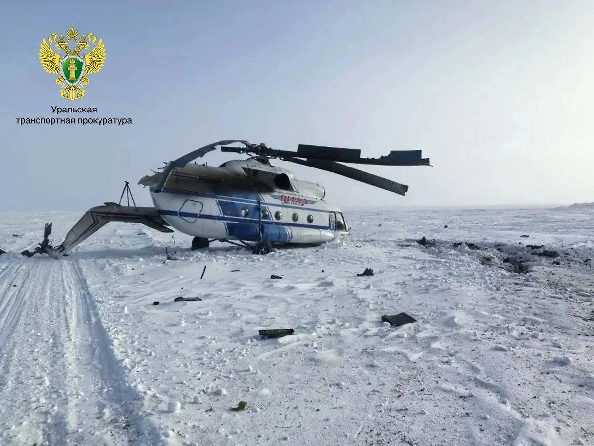 Место жёсткой посадки вертолёта в ЯНАО. Фото © Telegram / Уральская транспортная прокуратура