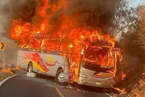 Последствия погромов. Фото © X / Ricardo Salinas Pliego 