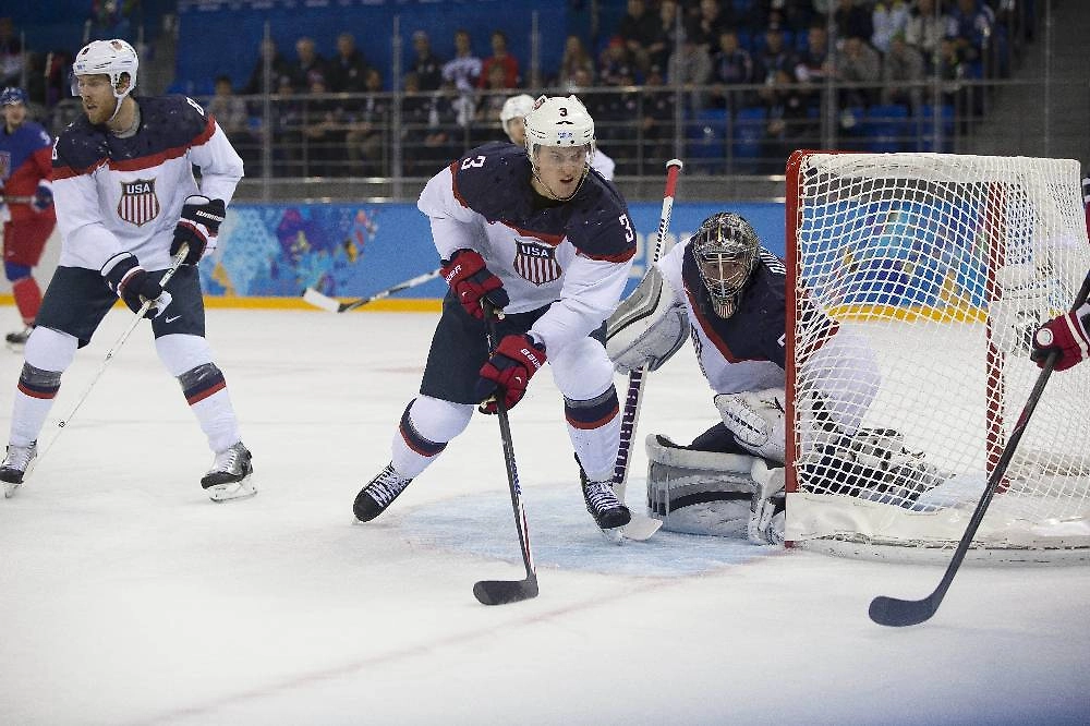 Впервые с 1980 года сборная США стала олимпийским чемпионом по хоккею Впервые с 1980 года сборная США стала олимпийским чемпионом по хоккею