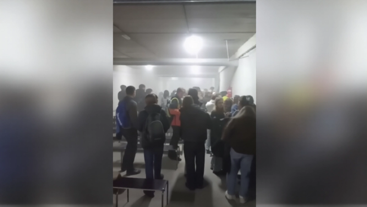 На востоке Украины из-за взрыва в лицее пострадали двое детей. Обложка © Telegram / Реальный Днепр. Кривой Рог