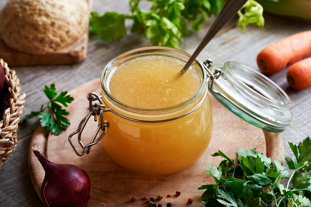 Лечебный костный бульон из СССР: что готовили в советских больницах, а сегодня можно дома. Фото © Shutterstock / FOTODOM / Madeleine Steinbach