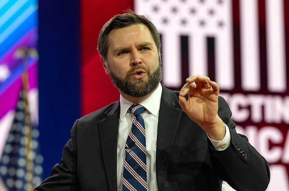 Вэнс заявил, что США, Россия и Китай должны сократить ядерный арсенал
