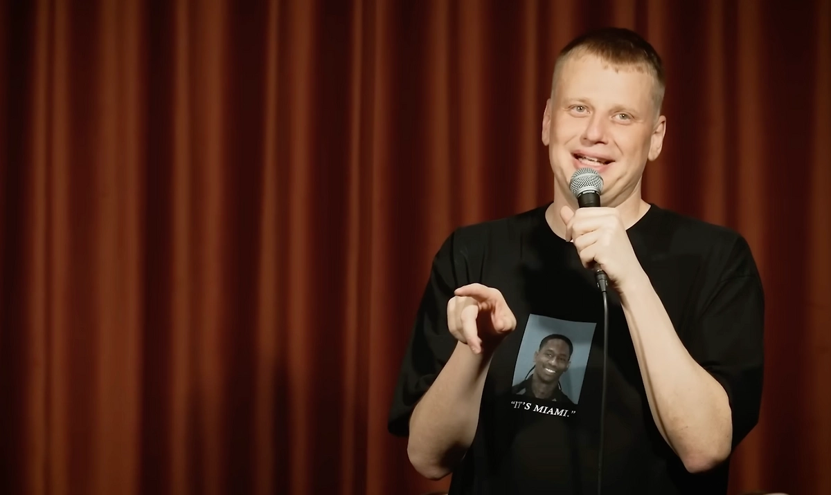 Слава Комиссаренко: от Москвы до списка экстремистов. Фото © Youtube / Слава Комиссаренко