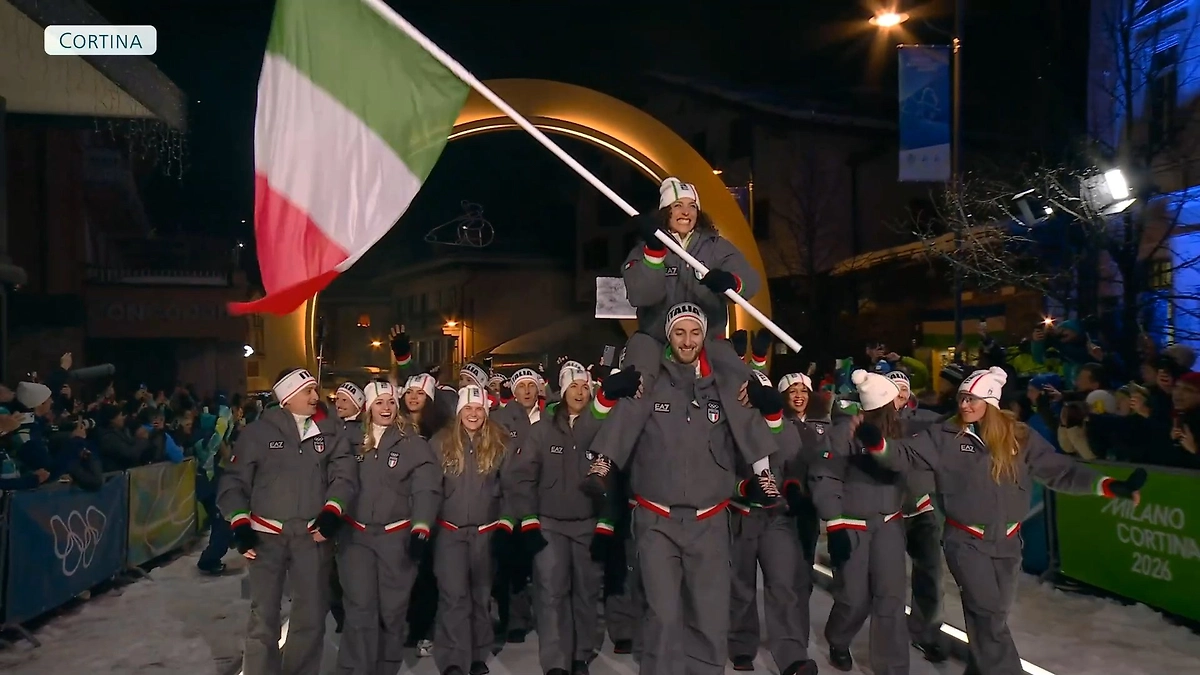 Итальянские спортсмены на параде Игр в Милане. Фото © X / The Olympic Games