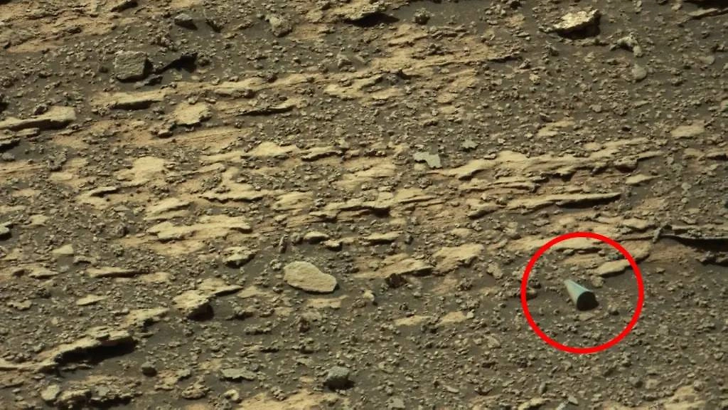 Странный конус, сфотографированный марсоходом. Обложка © NASA / Mars analyst notebook
