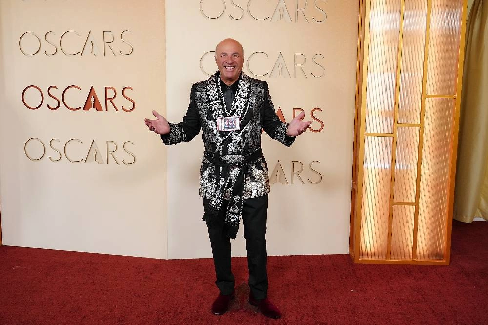 Модные катастрофы «Оскара-2026»: топ неудачных платьев и костюмов. Фото © ТАСС / AP / Jordan Strauss