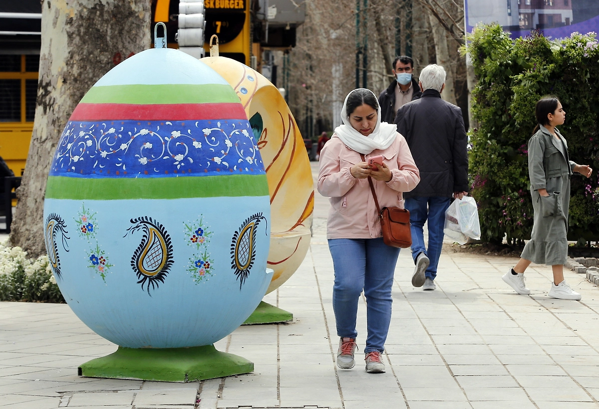 Подготовка к персидскому Наврузу в Тегеране. Фото © ТАСС / EPA / ABEDIN TAHERKENAREH