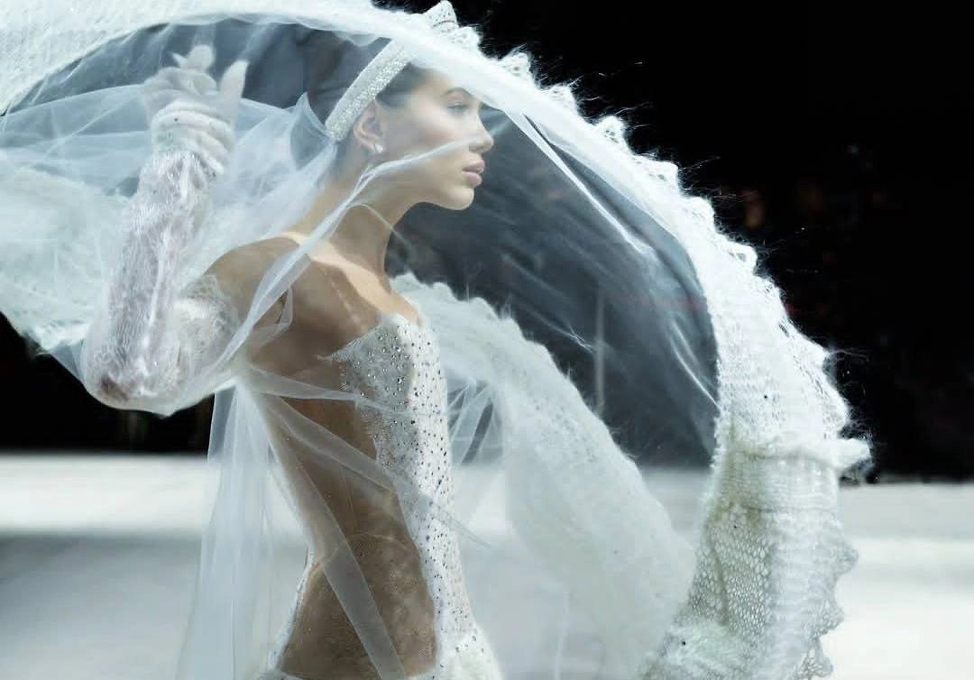 Бывшая невеста Лепса вышла на подиум в свадебном платье. Фото © Instagram (признан экстремистской организацией и запрещён на территории Российской Федерации)/avrorakiba