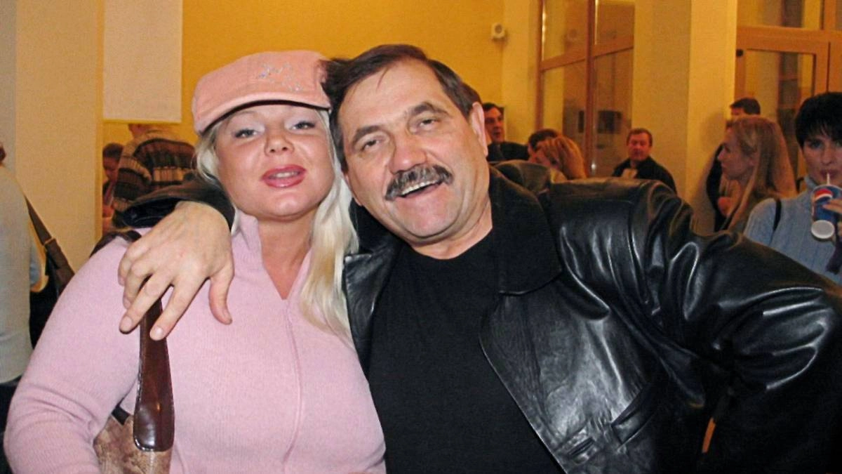 Юрий Лонго с женой Еленой. Фото © YouTube / Центральное телевидение