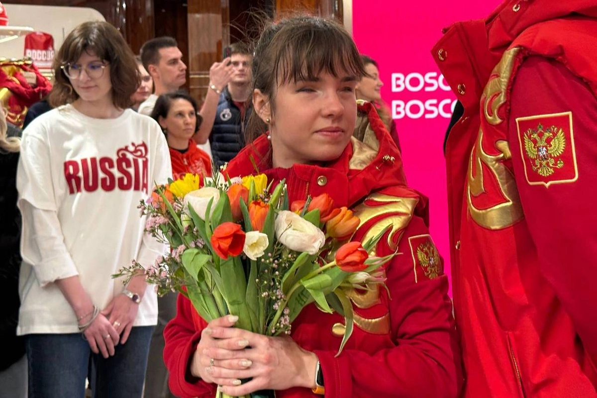 Вернувшиеся паралимпийцы России провели встречу с фанатами на Красной площади. Фото © Life.ru