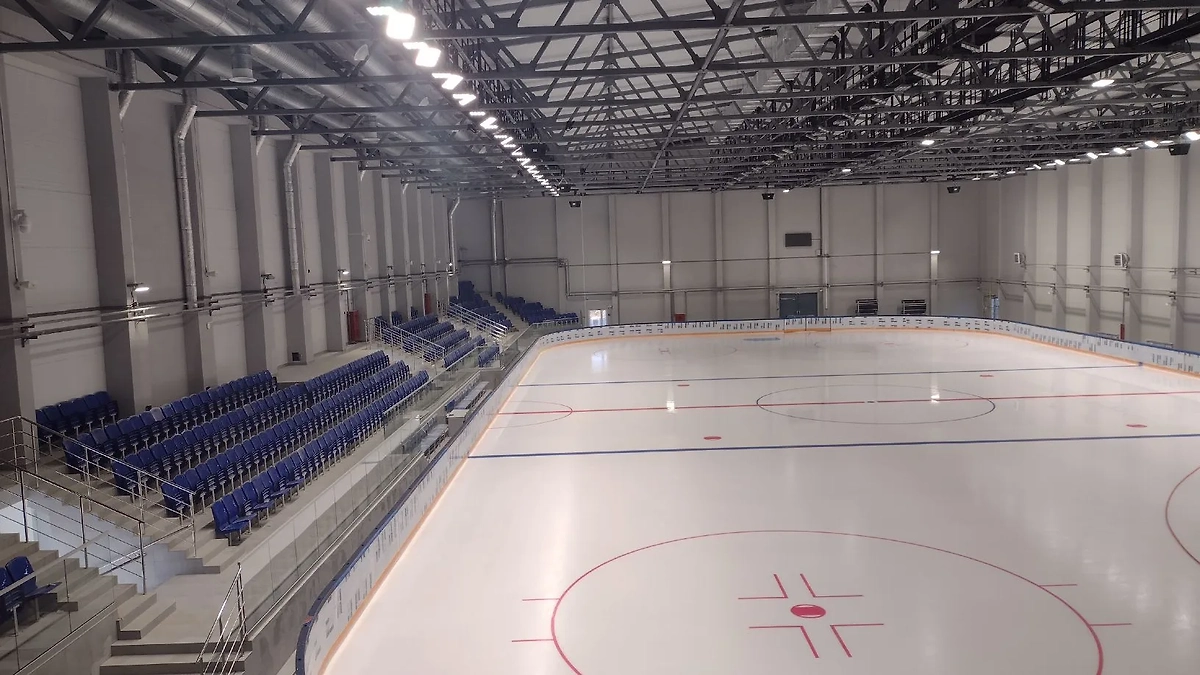 В Севастополе заработал современный крытый каток с искусственным льдом. Фото © Life.ru