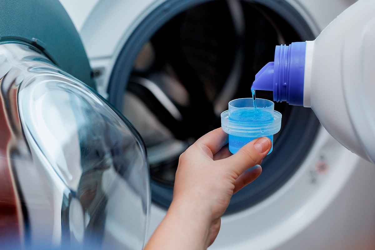 Почему постельное бельё быстро портится: распространённые ошибки стирки. Фото © Shutterstock / FOTODOM / mpohodzhay