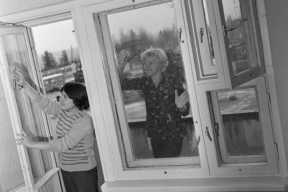 Нашатырь для мытья полов и окон: рецепты из СССР. Фото © ТАСС / Мстислав Тур