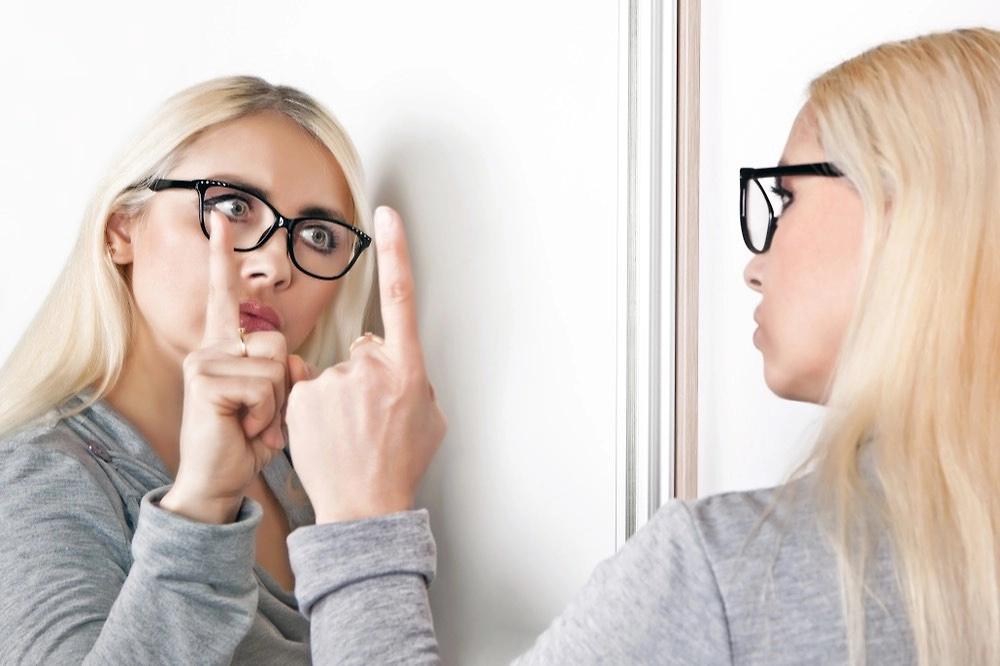 Психолог рассказала, как детская критика превращается во внутренний голос. Фото © Shutterstock / FOTODOM / linavita