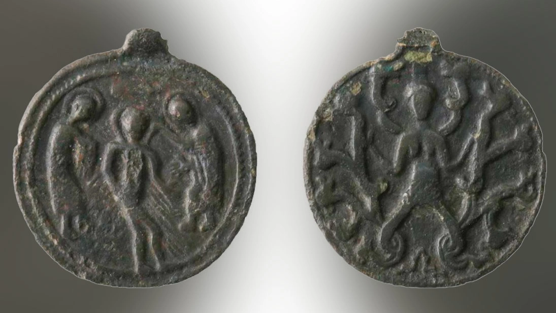 Христианство и язычество на одном амулете: находка в Пресненском районе. Фото © mos.ru / Пресс-служба Департамента культурного наследия города Москвы