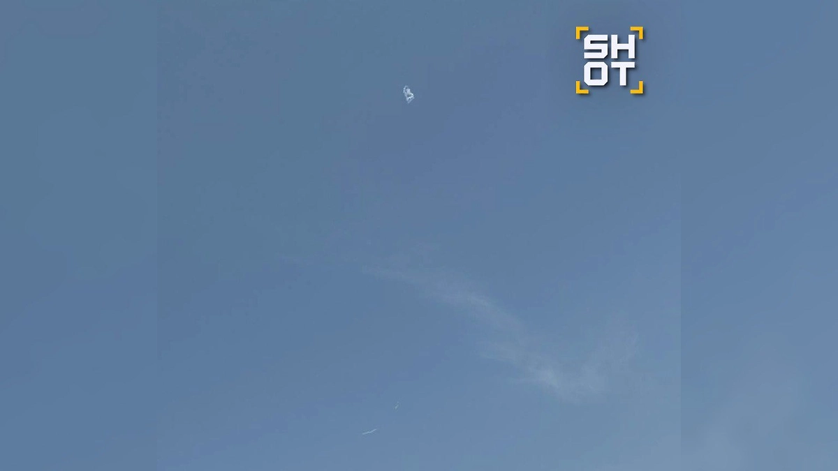 Следы работы ПВО в небе над Абу-Даби. Фото © SHOT