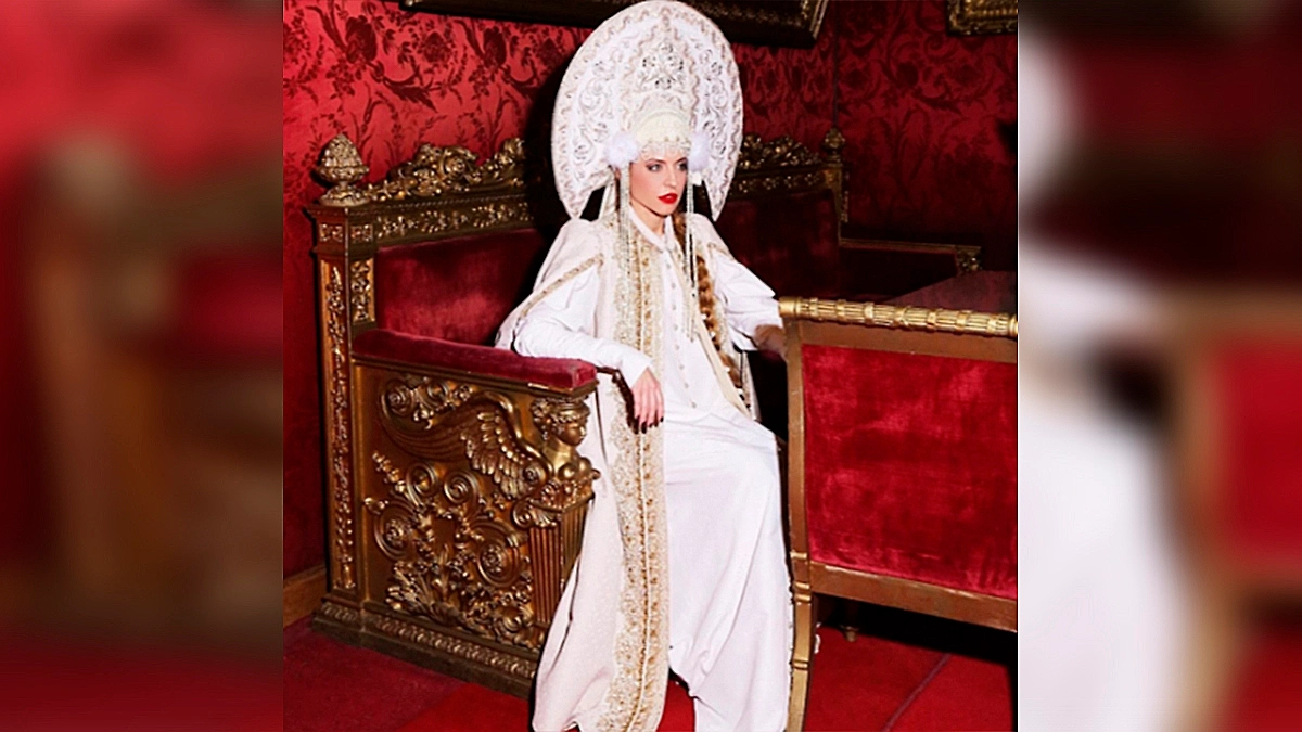 Супруга совладельца «Ритуал-Сервиса» 52-летняя Виктория Шелягова собрала самую большую в мире коллекцию кокошников. Фото © Instagram (признан экстремистской организацией и запрещён на территории Российской Федерации) / vshelyagova