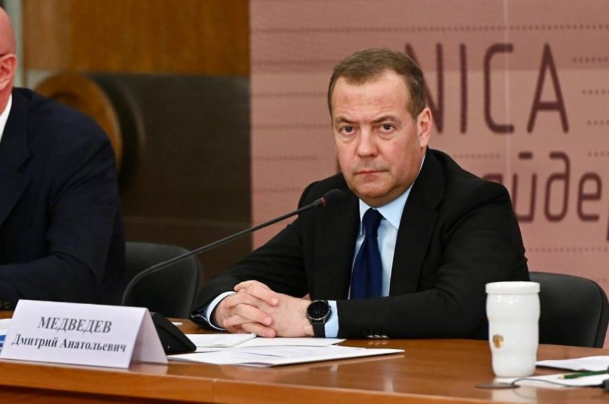 Медведев предупредил о риске &laquo;зомби-апокалипсиса&raquo; из-за исследований Америки