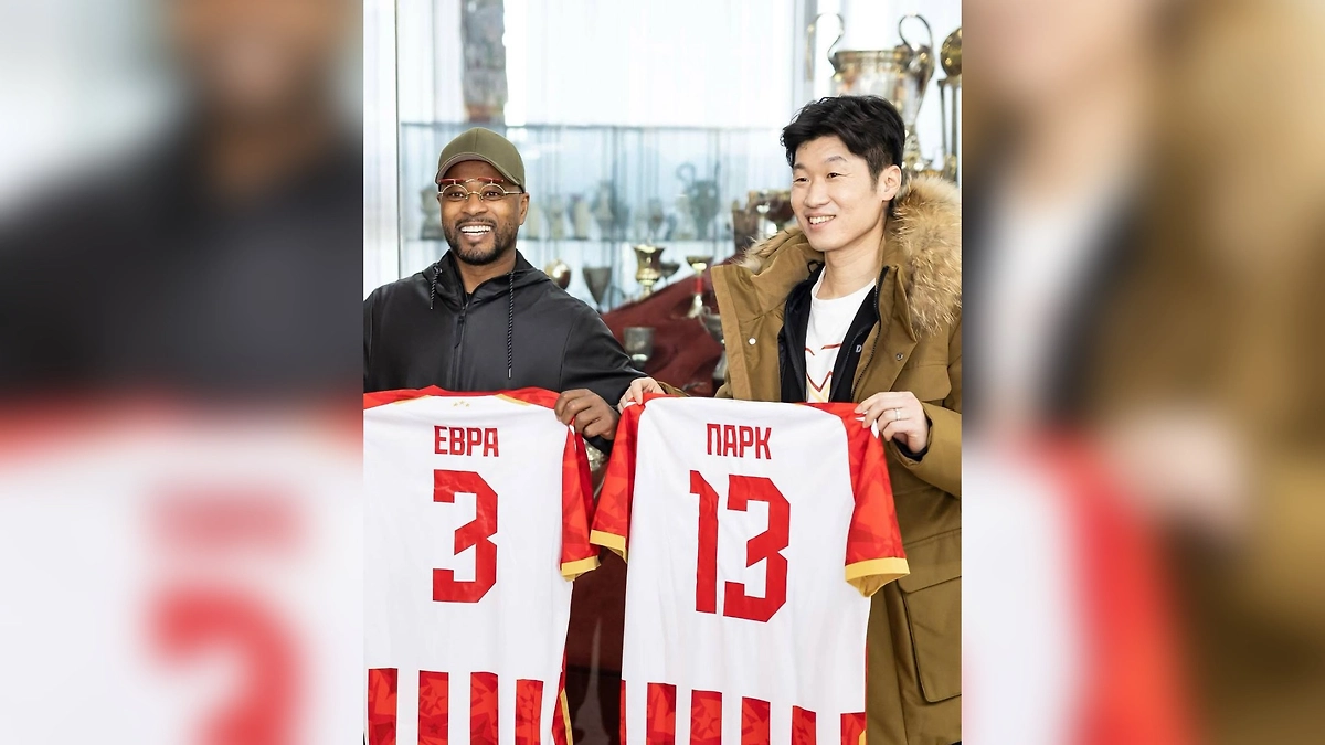 Официальный аккаунт «Црвены Звезды» опубликовал фото с известными личностями. Фото © Instagram (признан экстремистской организацией и запрещён на территории Российской Федерации)/crvenazvezdafk