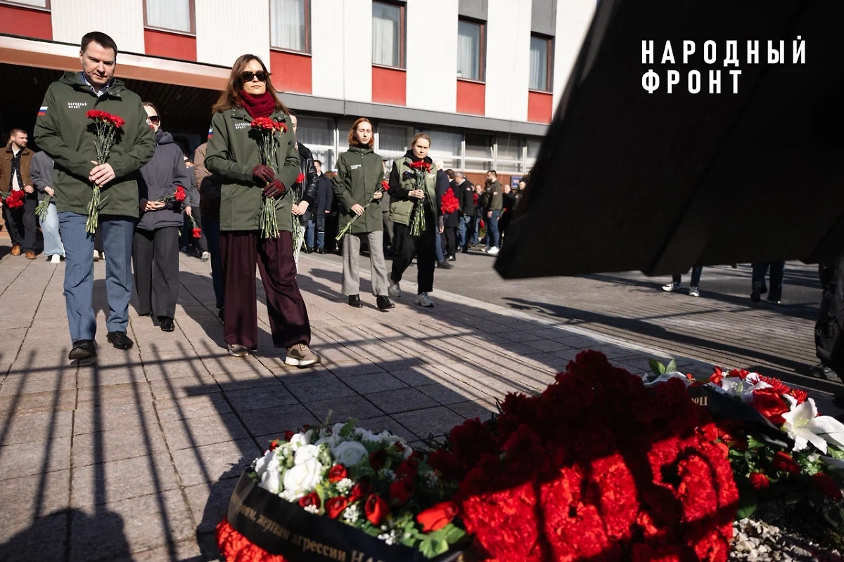 Народный фронт почтил память жертв бомбардировок Югославии. Фото © Life.ru