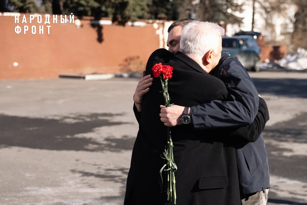 Народный фронт почтил память жертв бомбардировок Югославии. Фото © Life.ru