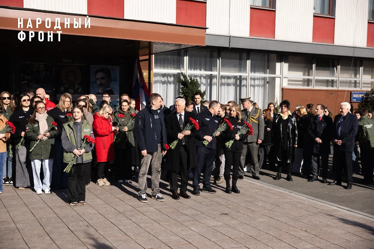 Народный фронт почтил память жертв бомбардировок Югославии. Фото © Life.ru