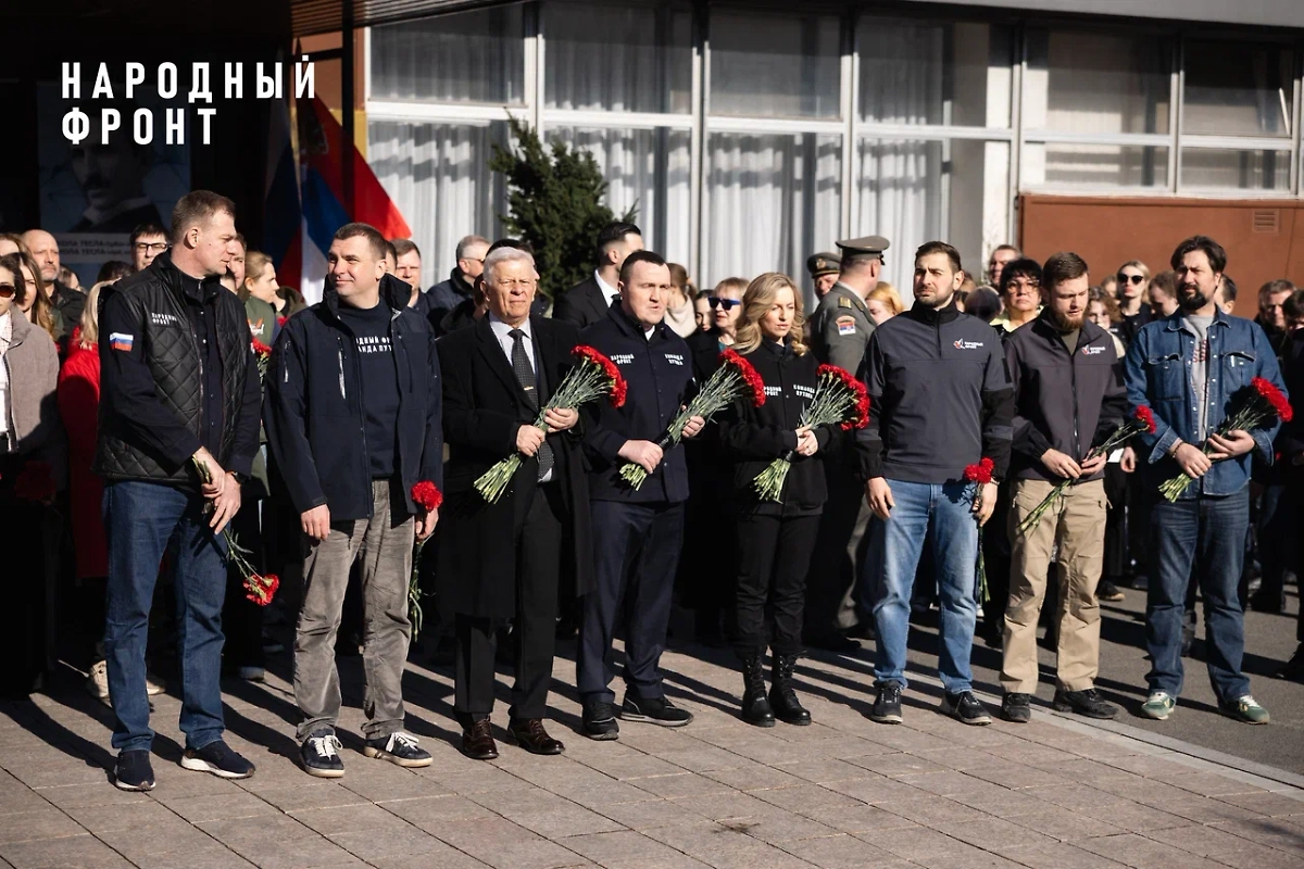 Народный фронт почтил память жертв бомбардировок Югославии. Фото © Life.ru