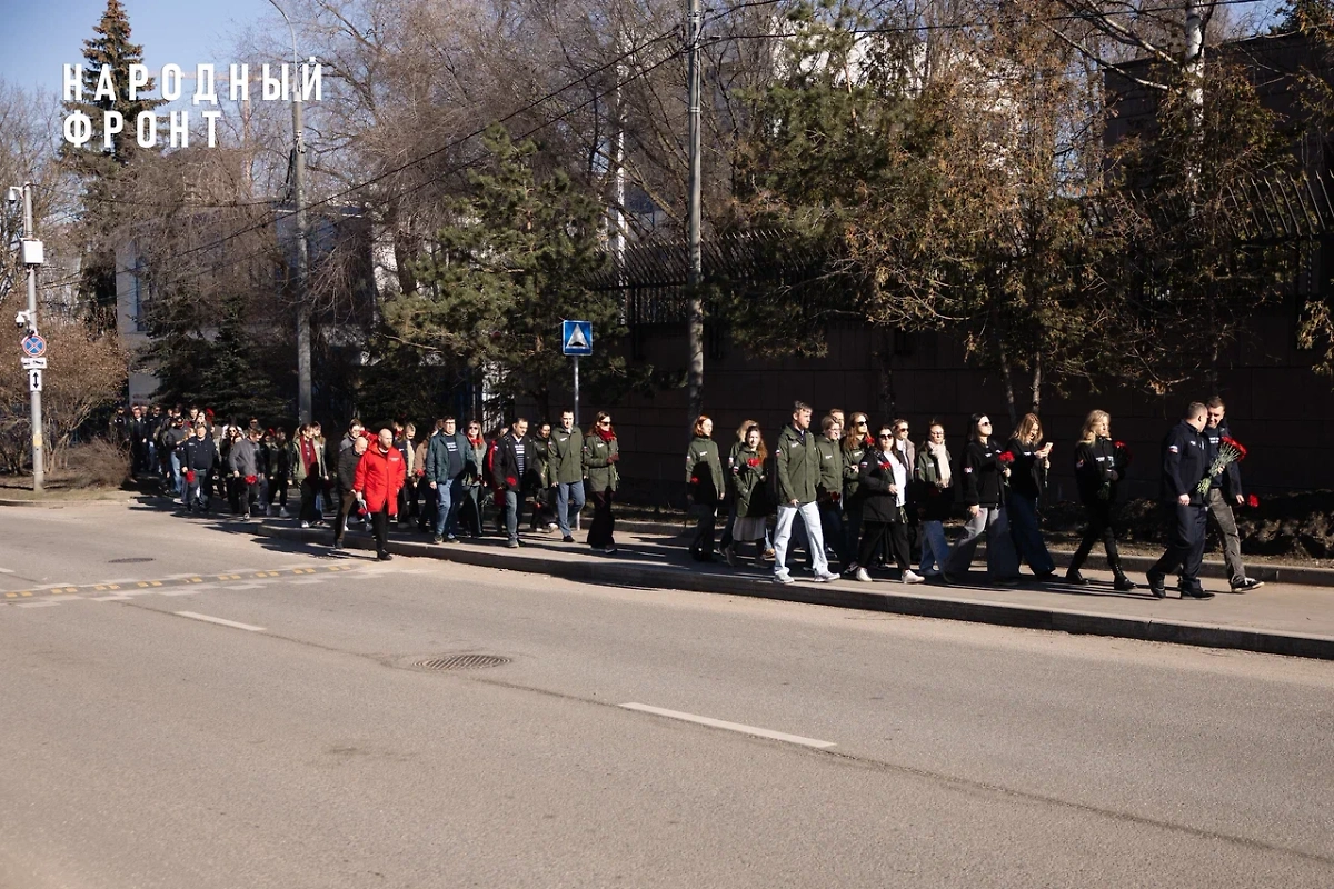 Народный фронт почтил память жертв бомбардировок Югославии. Фото © Life.ru