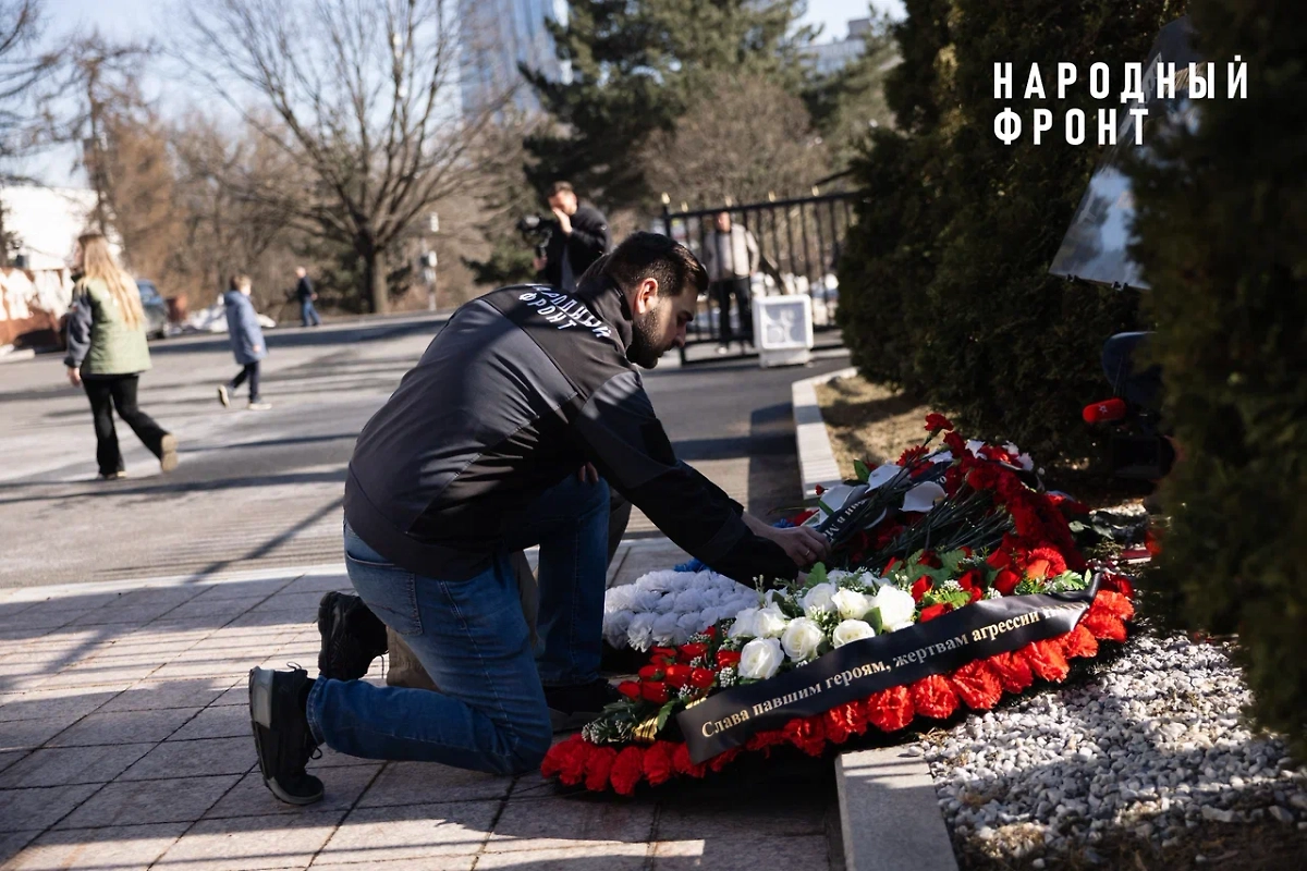 Народный фронт почтил память жертв бомбардировок Югославии. Фото © Life.ru