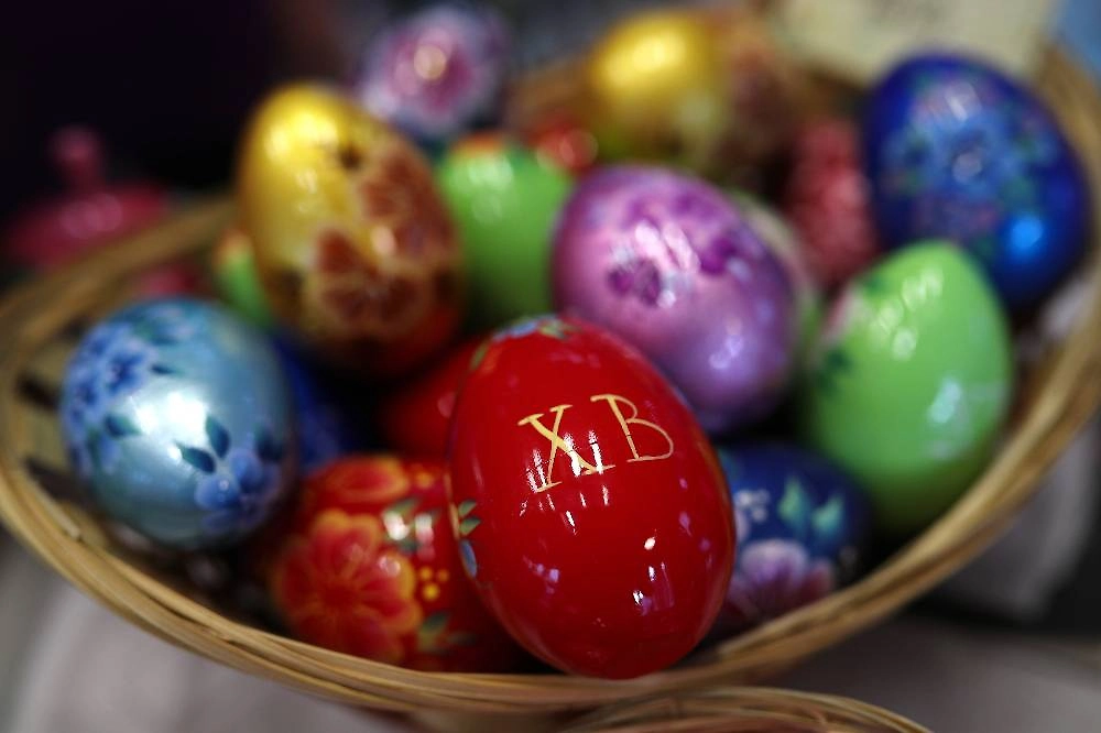 Лучшие натуральные способы покрасить яйца на Пасху 2026. Обложка © ТАСС / Михаил Терещенко