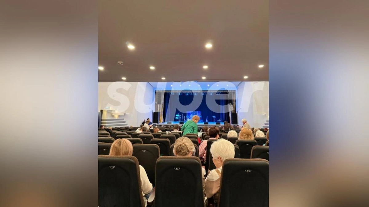 Долина выступает со скидками и при полупустых залах после скандала. Фото © Telegram / Super.ru