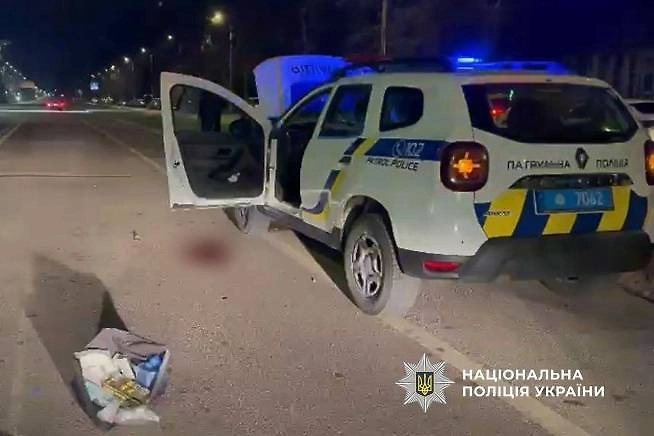 Пострадавшая машина патрульных полицейских. Фото © Национальная полиция Украины