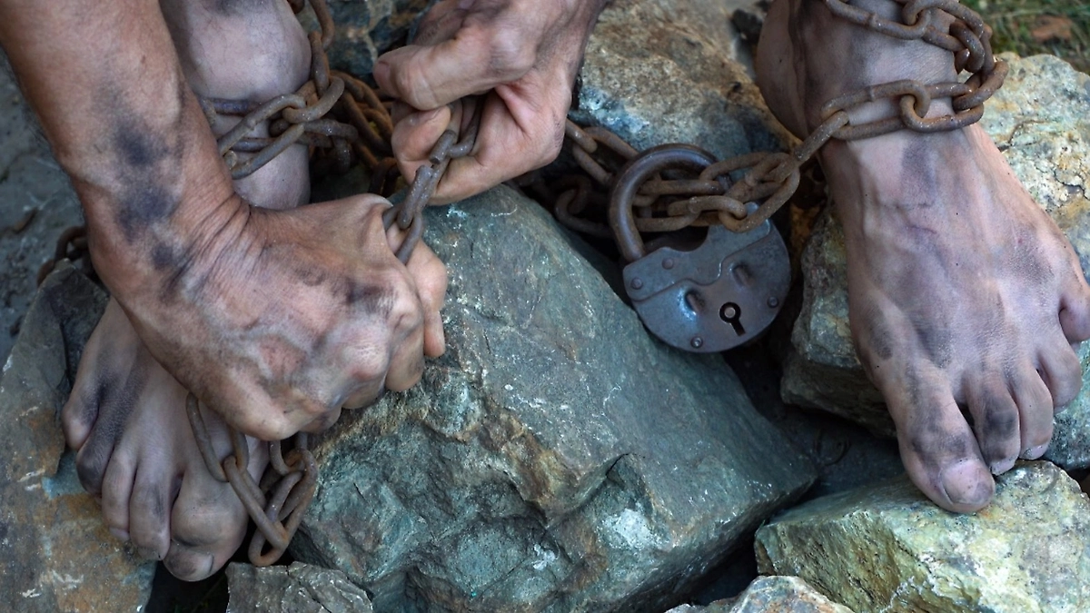 Россияне в рабстве за границей: 7 историй, от которых встают волосы дыбом. Фото © Shutterstock / FOTODOM / woff