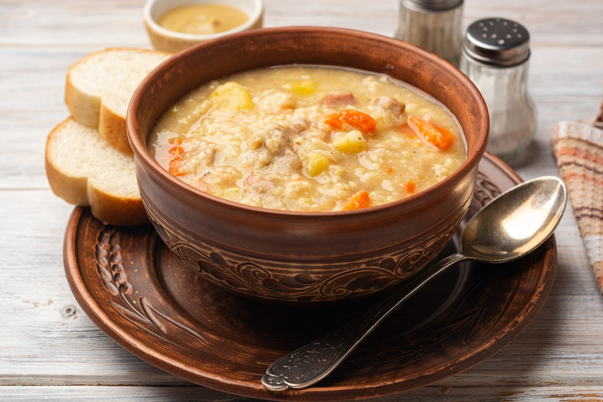 Охотничий кулеш: пошаговый и быстрый рецепт любимого блюда Хрущёва. Фото © Shutterstock / FOTODOM / nesavinov