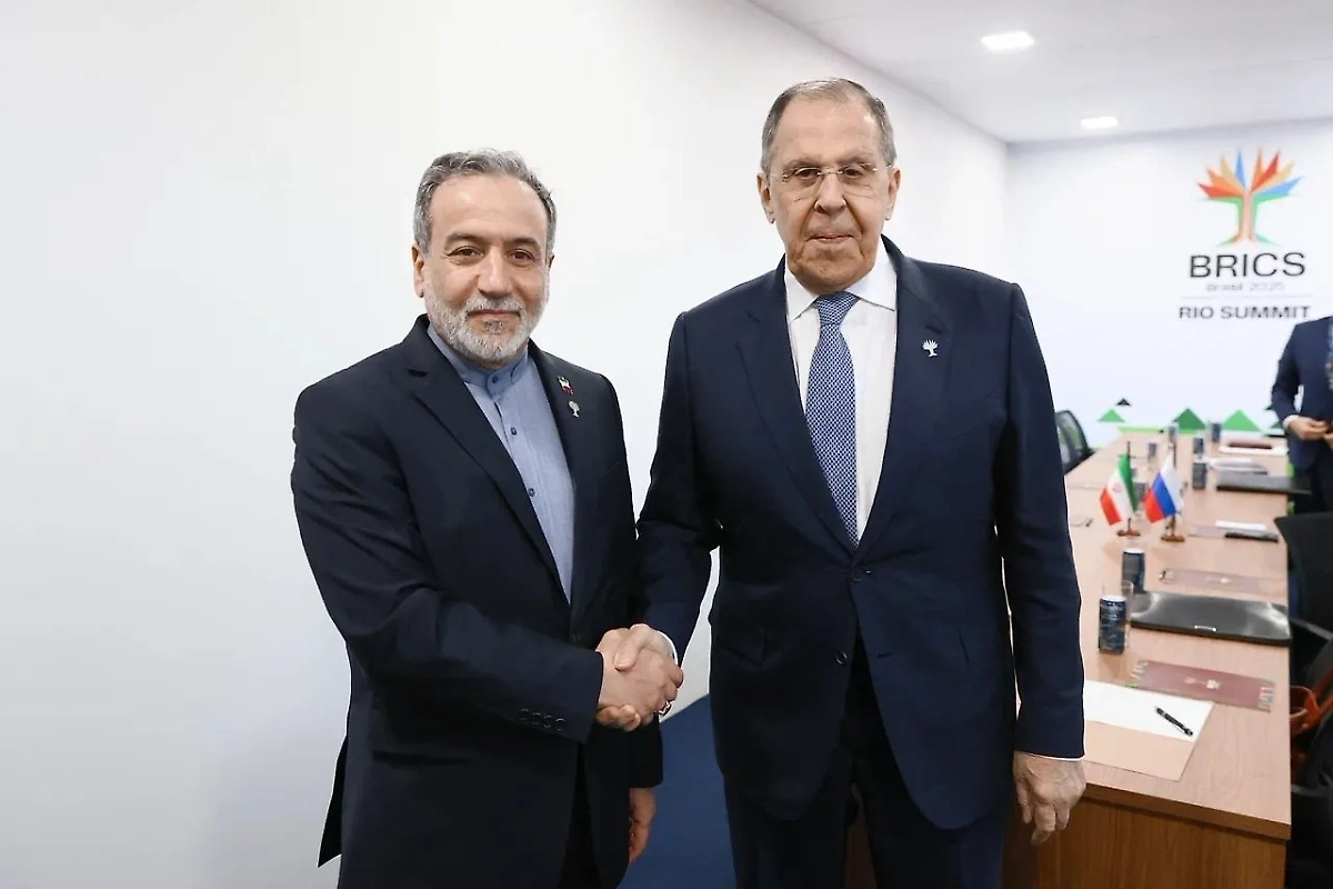 Лавров и Аракчи обсудили перевод конфликта вокруг Ирана в дипломатическое русло