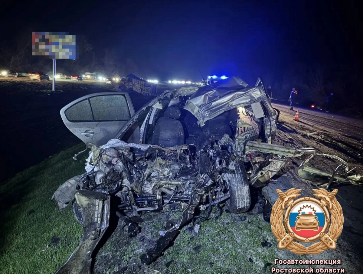 В Ростовской области в ДТП с КамАЗом погибли три человека. Фото © Telegram / Госавтоинспекция Ростовской области