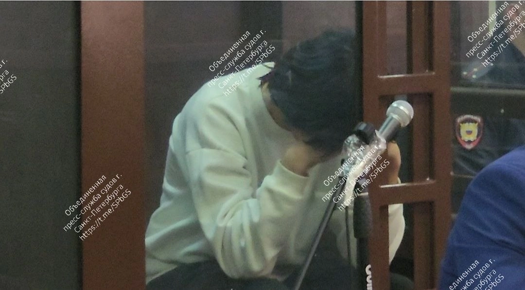 В Петербурге подростка отправили в СИЗО за жестокое убийство 17-летнего парня. Обложка © Telegram/Объединённая пресс-служба городских судов.