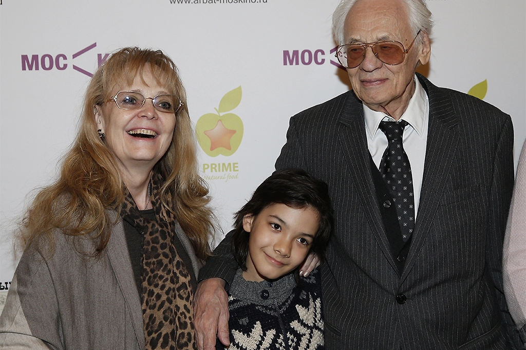 Наталья Белохвостикова и Владимир Наумов воспитали приёмного сына Кирилла. Фото © ТАСС / Михаил Джапаридзе